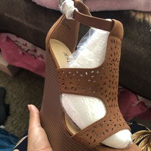 Brown wedges size 7